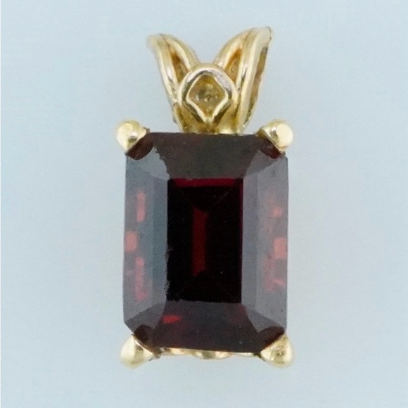 14k yellow gold natural garnet pendant